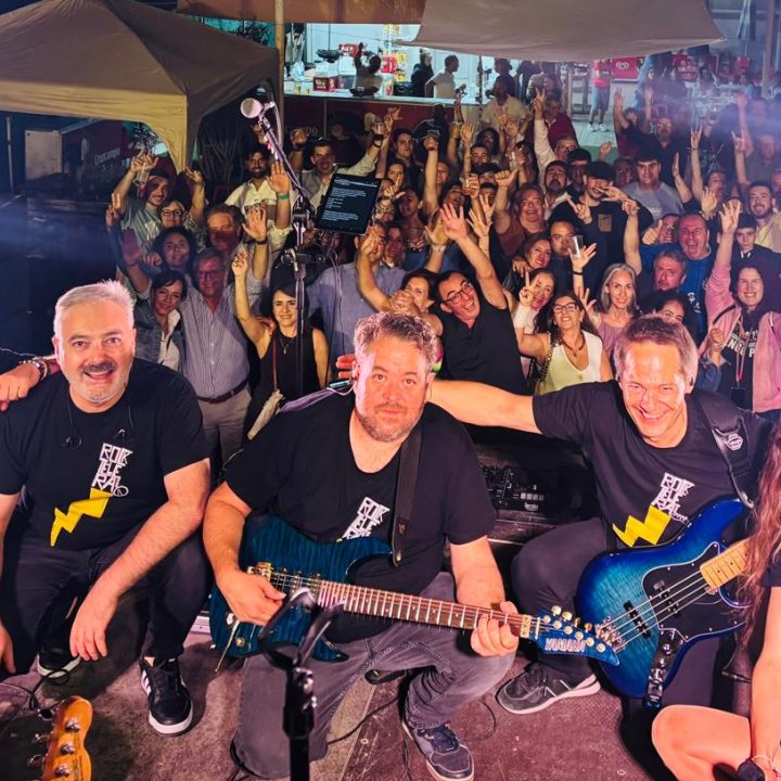 De boda bonita a boda inolvidable: el poder del rock en directo en bodas